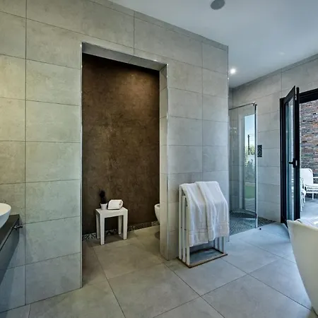 Sleeps 12 Pool Air Con Wifi Villa