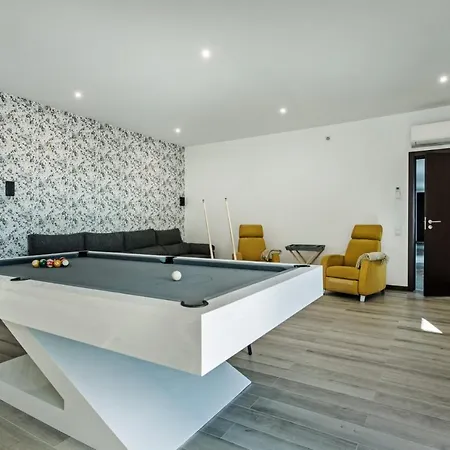 Sleeps 12 Pool Air Con Wifi * Albufeira
