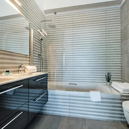 Villa Sleeps 12 Pool Air Con Wifi *
